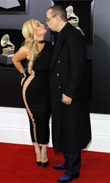 Coco Austin, mulher do Ice-T, também se inspirou em alguém pro look que usou. Reconheceu? 290118-grammy-coco-austin
