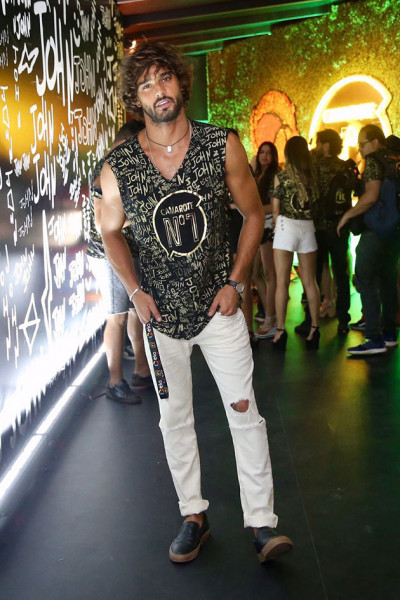 Também estava no camarote: Marlon Teixeira! 120218-adriana-lima-sapucai-03