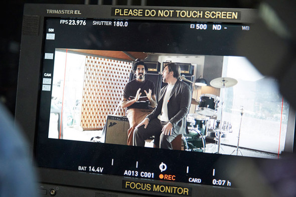 Música, esporte... E você, qual é o seu hobby? 210218-zegna-dev-patel-javier-barden-02
