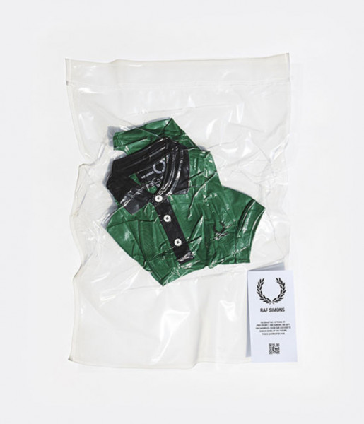 São 100 peças do arquivo de colabs entre a grife inglesa Fred Perry e o estilista Raf Simons 170718-raf-simons-vacuo-04