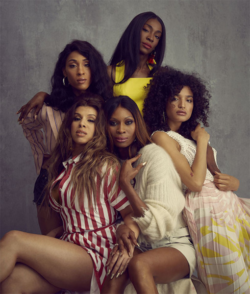 E grande parte do elenco é formado por mulheres trans, todas talentosíssimas! 300718-pose-06