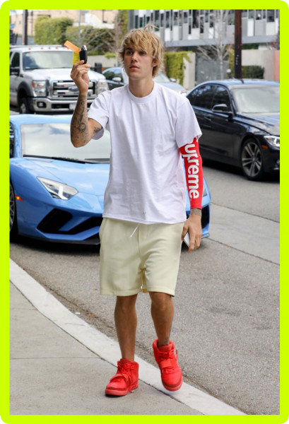 Que tal uma manga da Supreme? 010818-justinbieber-04
