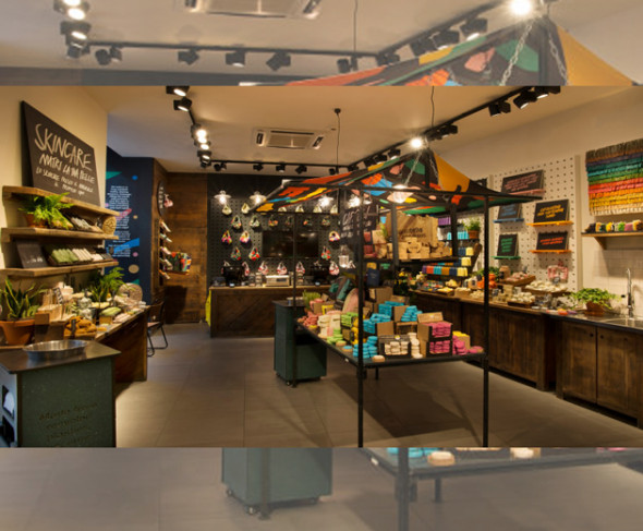 Caso você exagere um pouquinho nas compras, eles disponibilizam sacolas sustentáveis! 080818-lush-sem-embalagem02