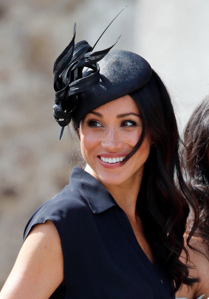 O chapéu é Phillip Treacy 60818-meghan-markle-04