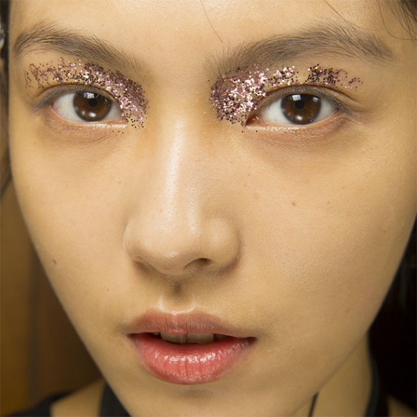 Assim como em Simone Rocha 190918-make-simone-rocha