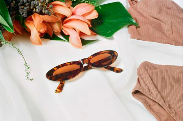 O modelo recebeu esse nome em homenagem a Alto Paraíso, pra reforçar a inspiração na natureza! 311018-oculos-colab-chapeu-03