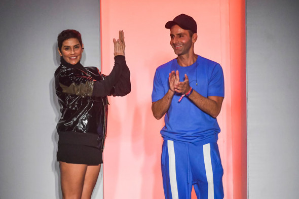 Deborah ao lado de Luis Fiod pra finalizar o show! Que tal? 221018-deborah-secco-10