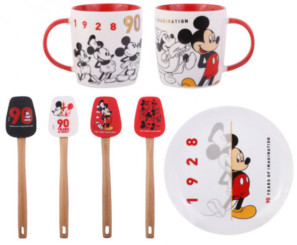 Coisas pra casa? Sim, também tem! A loja Camicado dedicou alguns utensílios ao aniversário do Mickey. Os preços variam de R$ 19 até R$ 39 e já está tudo disponível na loja! 161018-mickey-comemora-90-anos-pelo-mundo-04