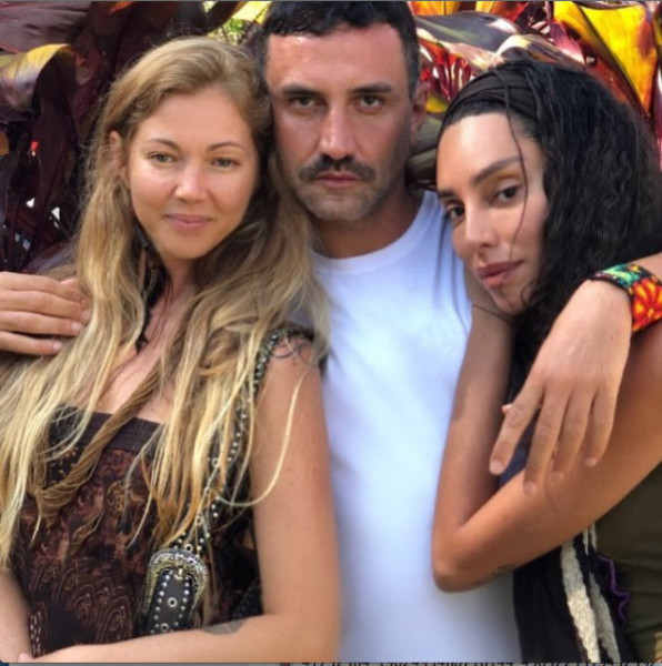 Ele renova as energias por aqui com muito banho de cachoeira em Alto Paraíso, GO, e seus amigos 071118-ricardo-tisci-passa-ferias-no-brasil-03