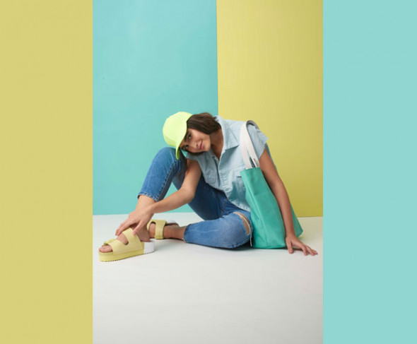 Bolsa de tela por R$ 179 e chinelo por R$ 199 011118-via-pantone-02