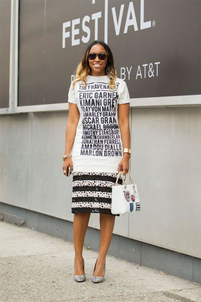 A camiseta que homenageia (e nomeia) vítimas da violência policial - quem posa com ela é a stylist Shiona Turini 61118-pyer-moss-06
