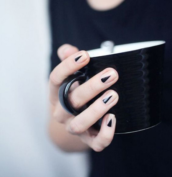 Triângulo - chic, hein? 181118-unhas-minimalistas-inspire-se-30