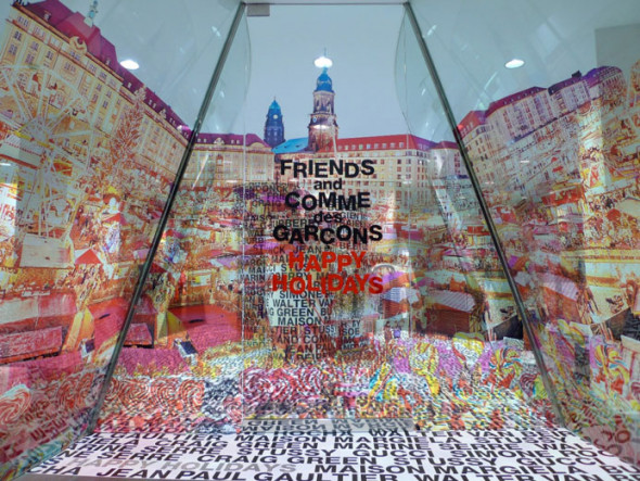 A vitrine da loja de Tóquio, no Japão! 031219-comme-des-garcons-colab1