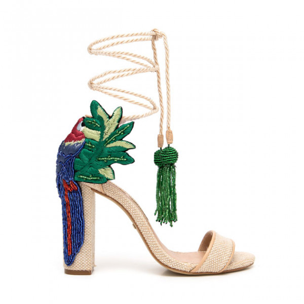 Chega nas lojas os sapatos que a PatBo desfilou em parceria com a designer Paula Torres na sua coleção de primavera-verão 2018/19, no último SPFW. Vem saber mais! 191218-colab-patbo-paula-torres-05