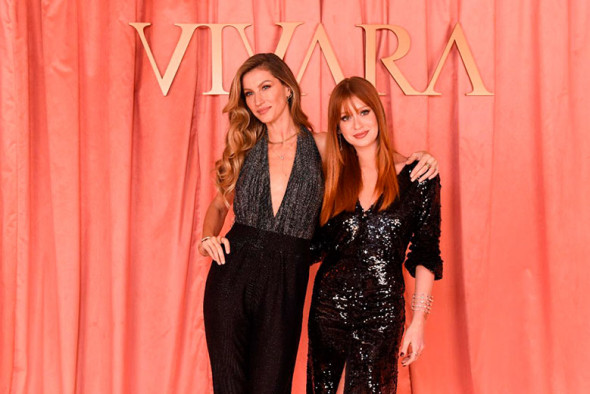 As duas são garotas-propaganda da Vivara e foram na festa da joalheria em SP 201218-VIVARA-GISELE-MARINA
