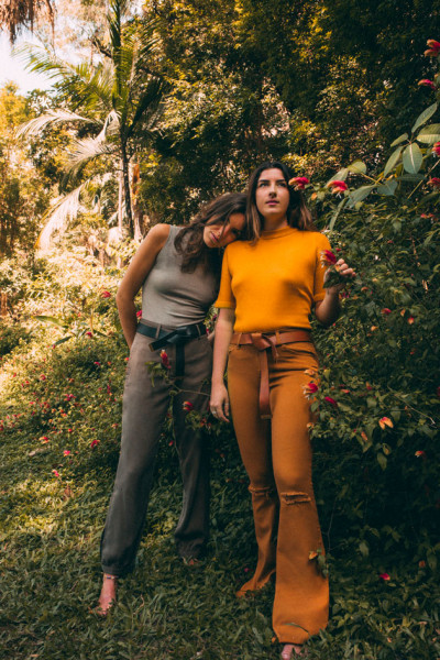 Os cintos têm pegada street style em cores neutras 171218-soleah-e-atelie-das-calcas-02