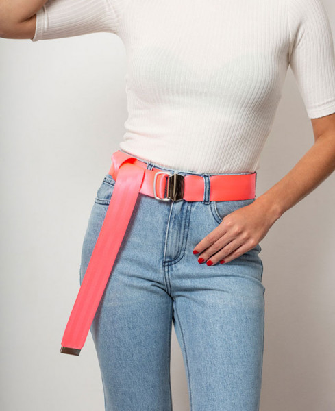E também neon - pra entrar na tendência e deixar o look mais divertido! 171218-soleah-e-atelie-das-calcas-05