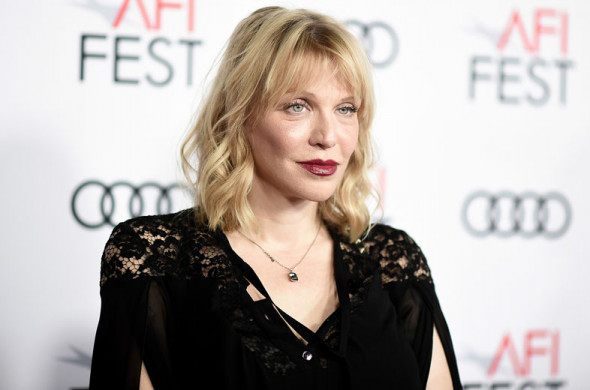 Anos depois, Courtney Love disse ter se arrependido de ter queimado a coleção... 020119-processo-nirvana-marc-jacobs4