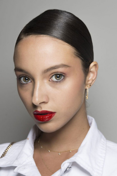 O que você acha desses lábios vemelhos atemporais? Foi no desfile Naheem Khan 090119-A-VOLTA-DO-GLOSS06