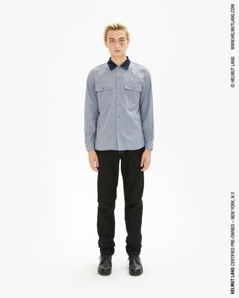 Por mais que sejam vintage, as peças são superatuais! Essa camisa é do outono-inverno 1997/98 e a gente adorou! (US$ 255, aproximadamente R$ 1.000) 010219-helmut-lang4