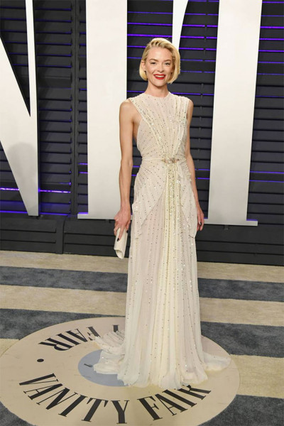 Jaime King de Schiaparelli 240219-pos-oscar-jaime-king