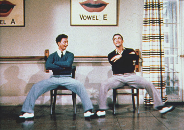 Aqui a cena original - com Donald O'Connor e Gene Kelly 60219-cantando-na-chuva