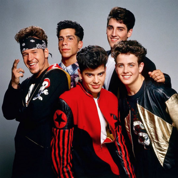 O New Kids on the Block foi um sucesso nos anos 80 e os looks eram o streetwear jovem da época 010319-boyband-new-kids-on-the-block