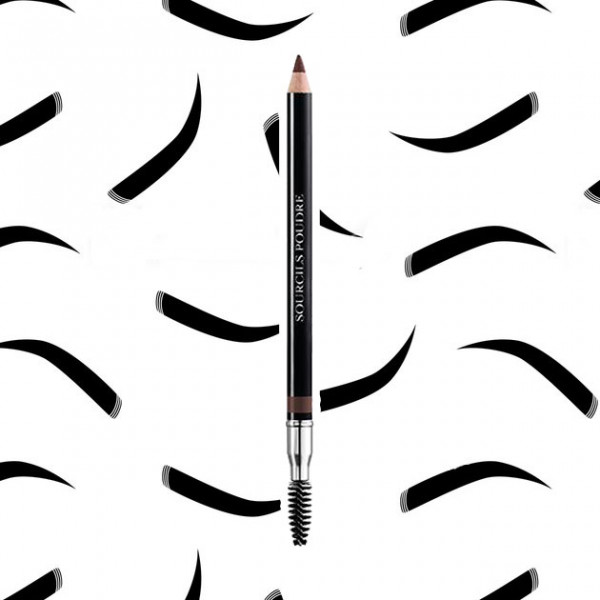 O lápis Powder Eyebrow da Dior é coringa nos backstages dos desfiles e é megaprático, com escovinha na ponta. Dá pra comprá-lo aqui por R$ 155 070319-consumo-sobrancelha-3