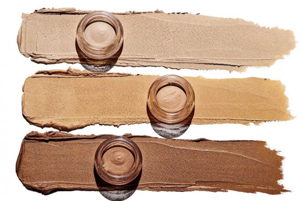 As sombras são cremosas e vem em 4 tons neutros e quentes, contendo proteção UVA e UVB e fator 30 210319-supergoop-sombra-com-protetor4