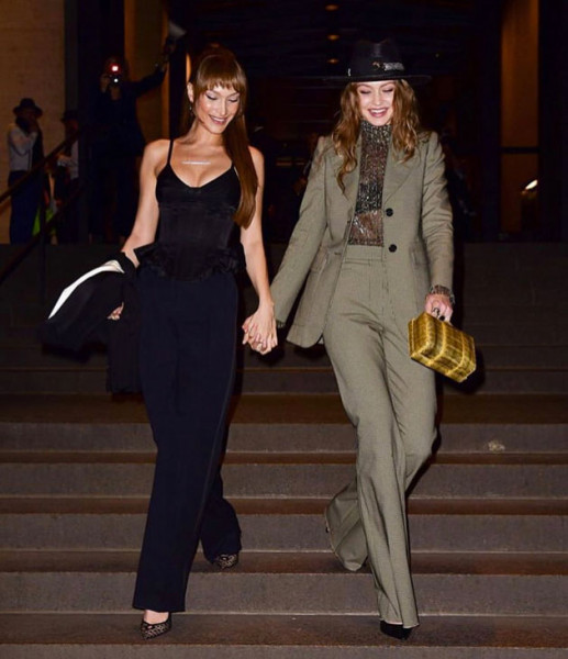 As irmãs Bella e Gigi Hadid estão super felizes pelo casal 070419-marc-jacobs5