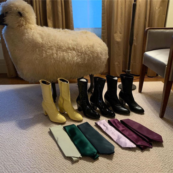 O diretor criativo Alessandro Michelle, da Gucci, enviou várias opções de bota para o casal usar na cerimônia. 070419-marc-jacobs8