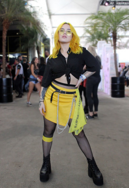 Por conta do show da dupla Twenty One Pilots, algumas pessoas usaram a combinação amarelo e preto! Aqui a Evie Dee 080419-lolla-10