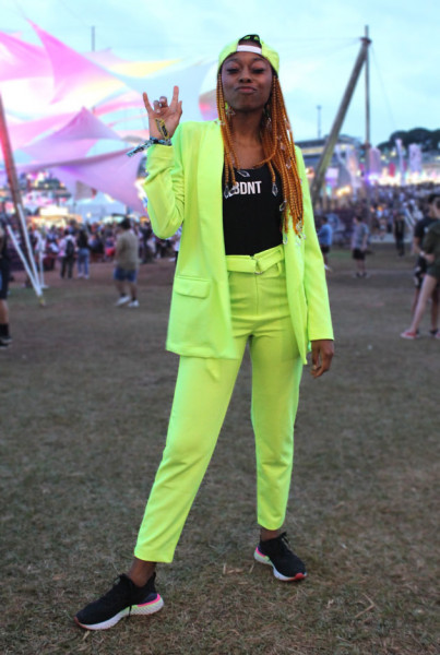 Outras tendências do Lolla 2019 foram o neon: Stella Yeshua de Amaro 080419-lolla-15