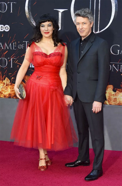 Glamour vintage em Camille O'Sullivan e Aidan Gillen, o Petyr Baelish 40419-game-of-thrones-camille-osullivan