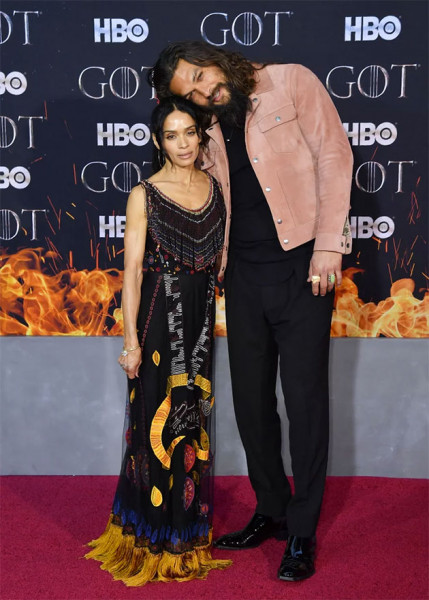 Lisa Bonet de Dior com o marido Jason Momoa (que gostou de um pink, né? Ele usou a mesma cor no Oscar) 40419-game-of-thrones-jason-momoa