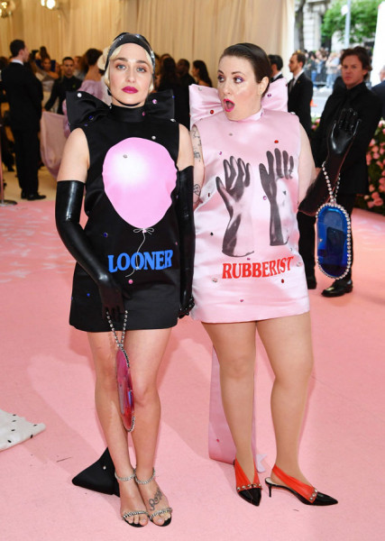Jemima Kirke e Lena Dunham, ambas de Christopher Kane 060519-met-lenadunham