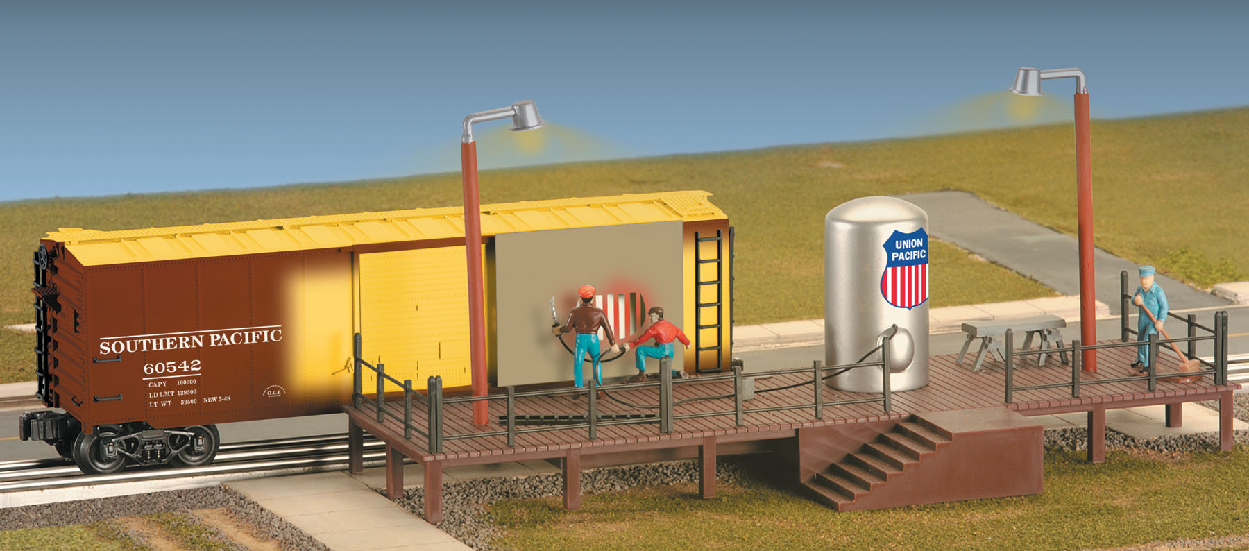 Union Pacific Operating Car Paint Shop w/Scale Boxcar