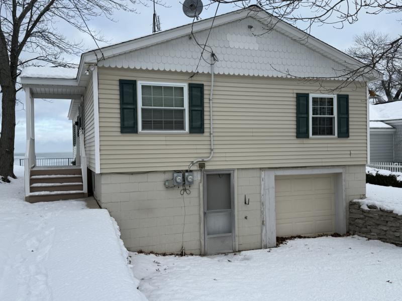 8596 Crescent Beach Rd