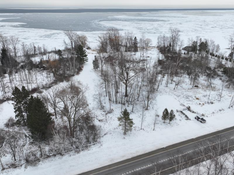 2424 A N Lakeshore Rd