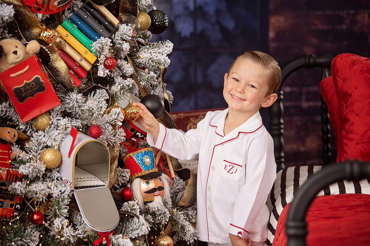 Christmas Sessions- Studio Indoors Set Nov 20th + Dec 5th | DSC_0487_r_stroyteller20_fb.png