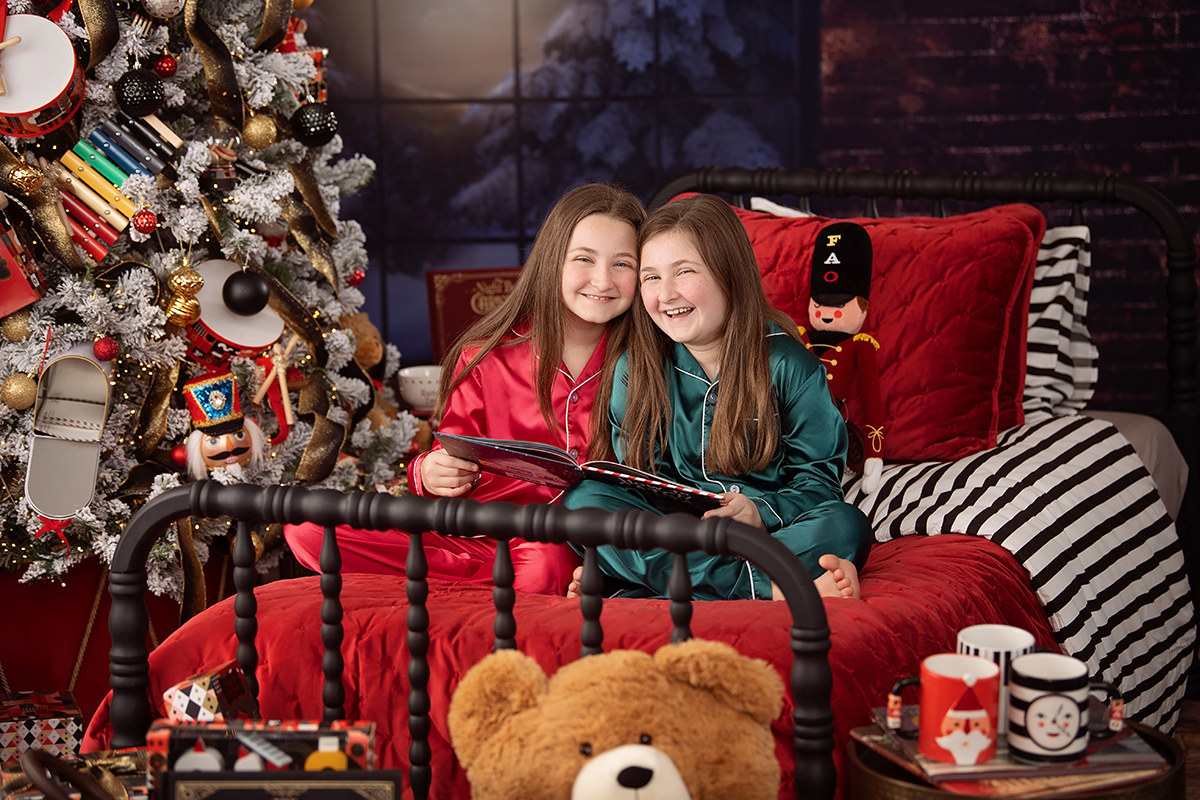 Christmas Sessions- Studio Indoors Set Nov 20th + Dec 5th | DSC_0237_r_storyteller20_fb.png