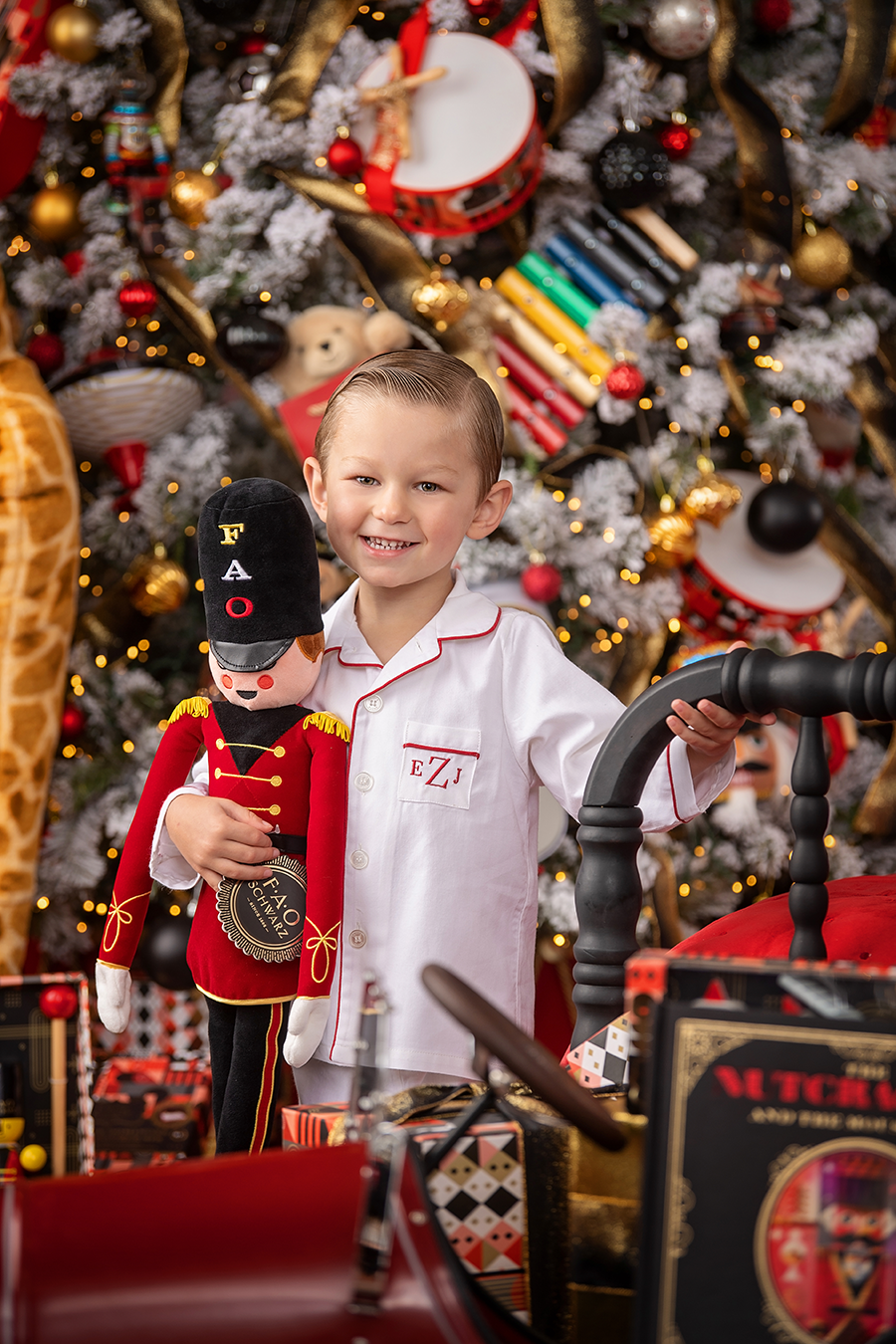 Christmas Sessions- Studio Indoors Set Nov 20th + Dec 5th | DSC_0518_r_FB.png