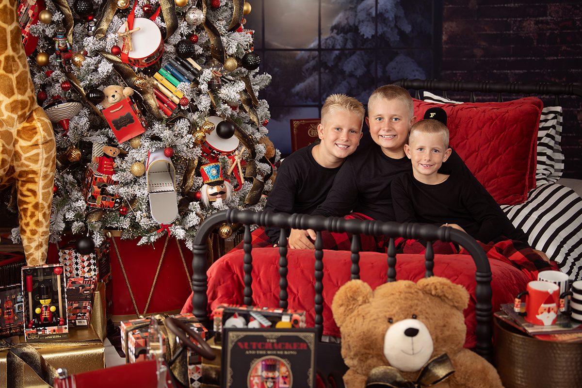 Christmas Sessions- Studio Indoors Set Nov 20th + Dec 5th | DSC_0722_R_storyteller20_fb.png