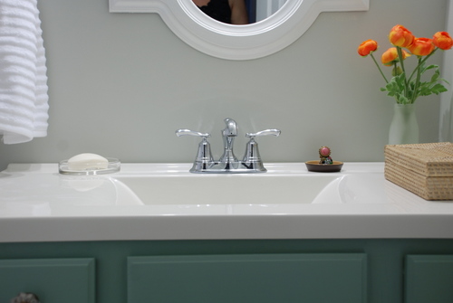 small bathroom makeover reveal benjamin moore moonshine olympic footpath target threshold delta sentiment