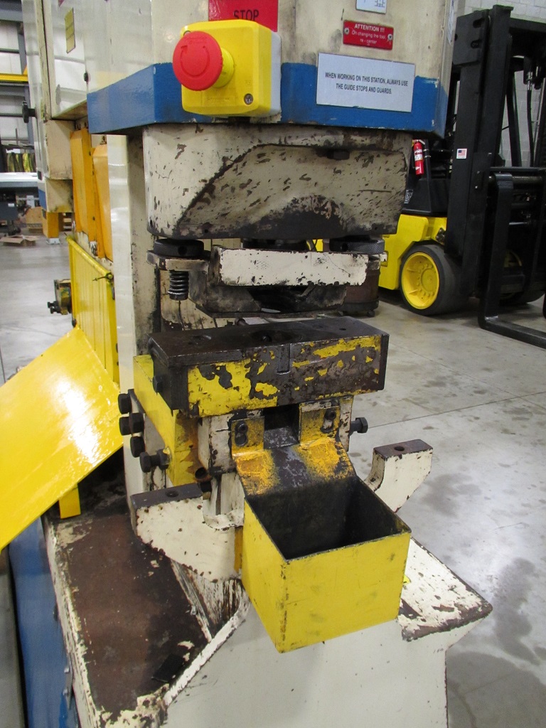 For Sale Geka Hydracrop 110S, Hyd, 120 Ton, 11/2" in 3/4", 6" x 6" x .5", 5 Stations, Punch