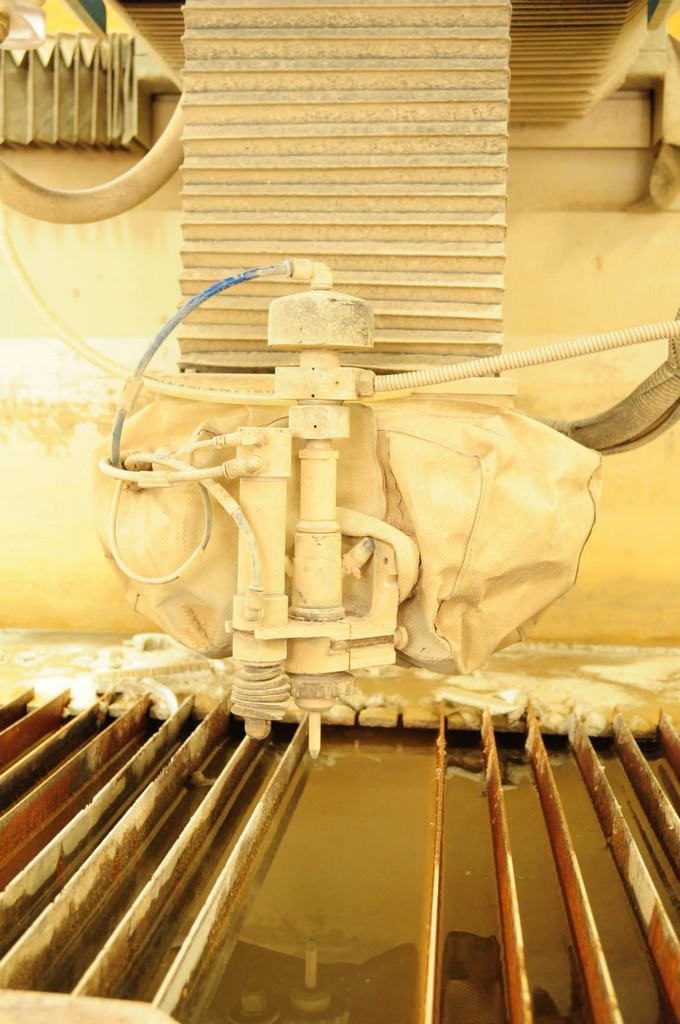 For Sale Flow 4' x 4' Mach 3 1313b CNC Flow Water Jet, Dynamic