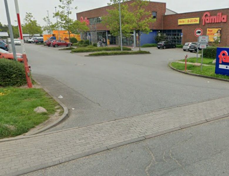 Famila - Flat ground image