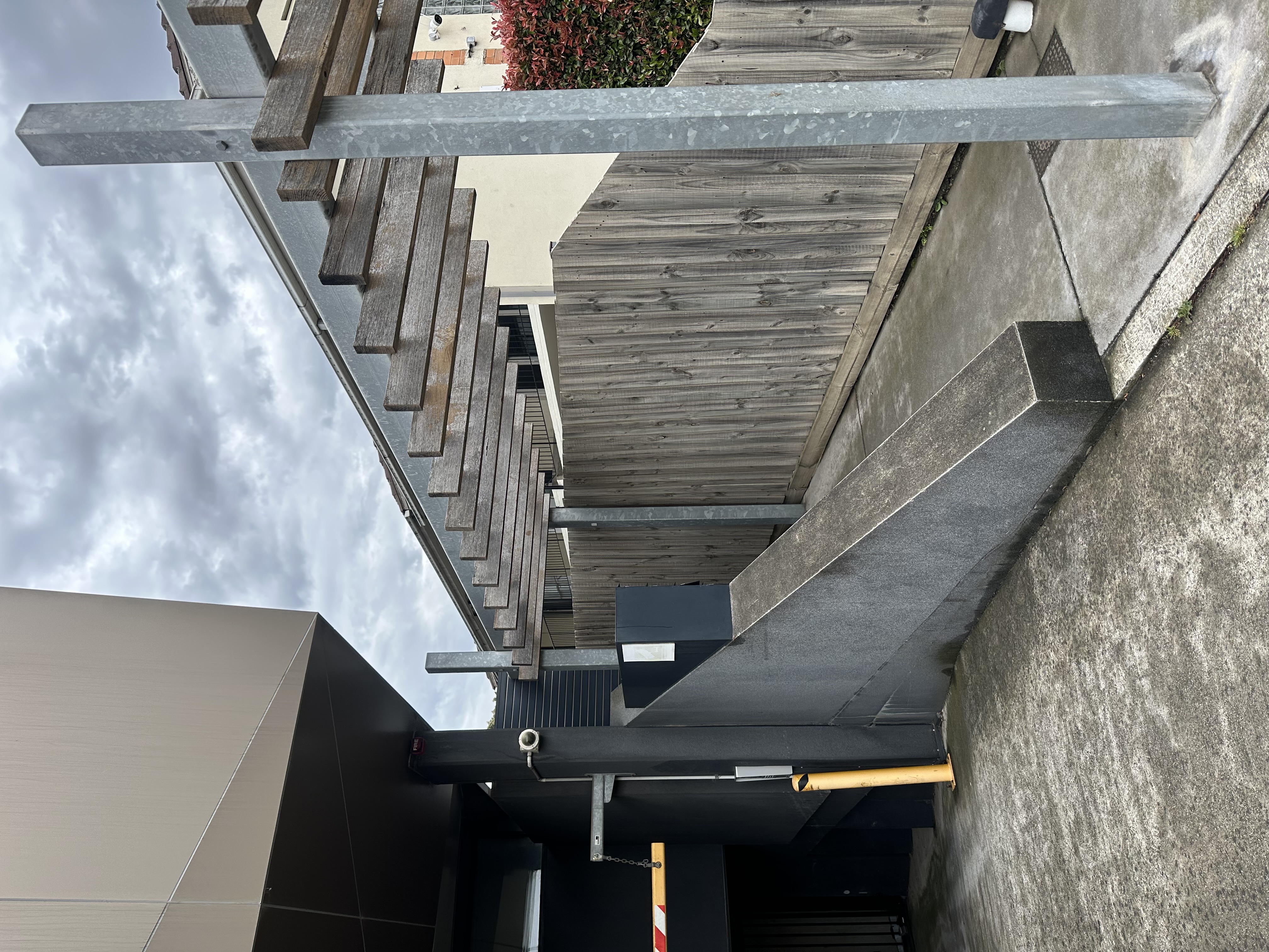 Skinny Drop to Ledge image