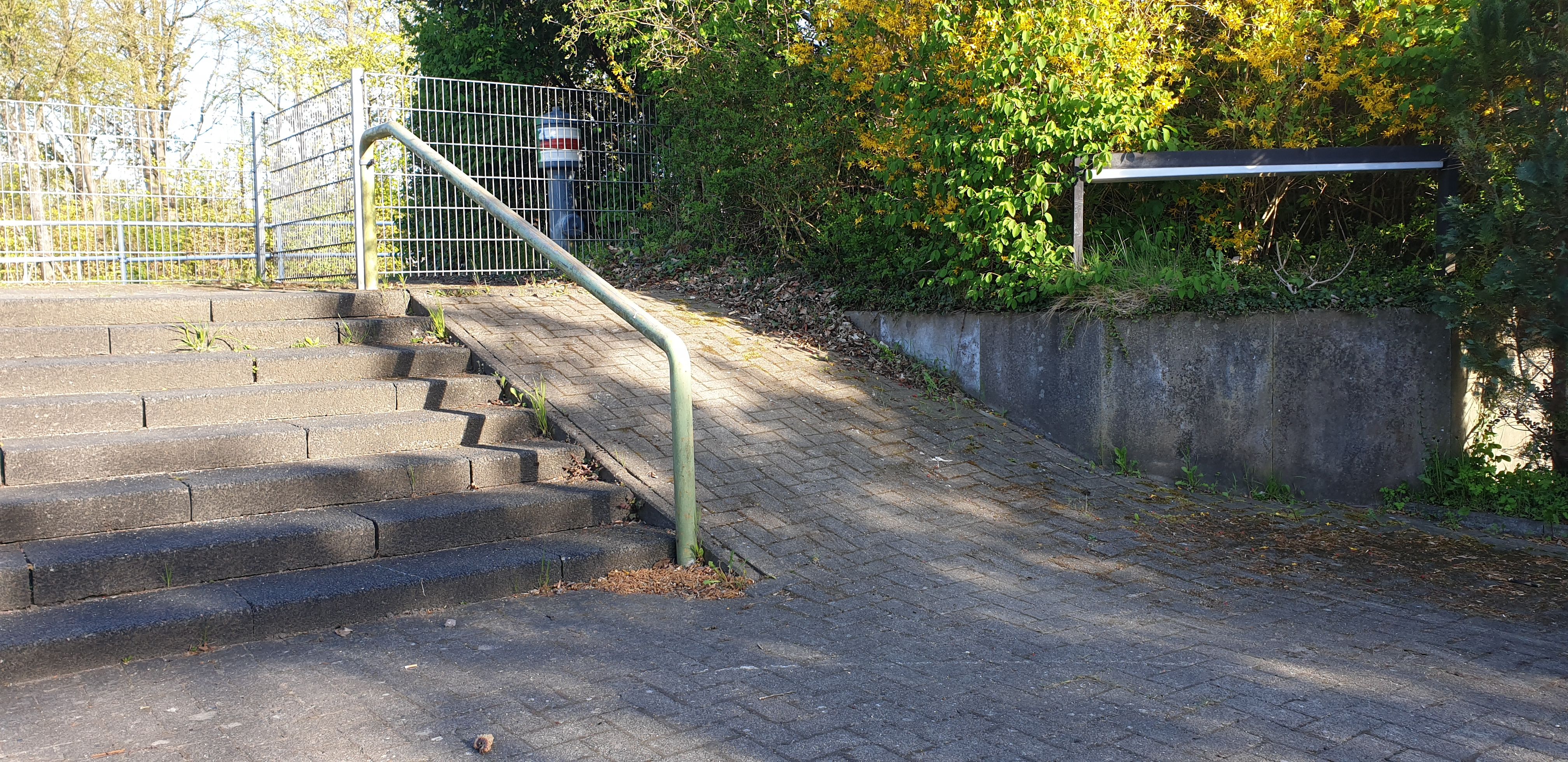Bank am Eingang  image
