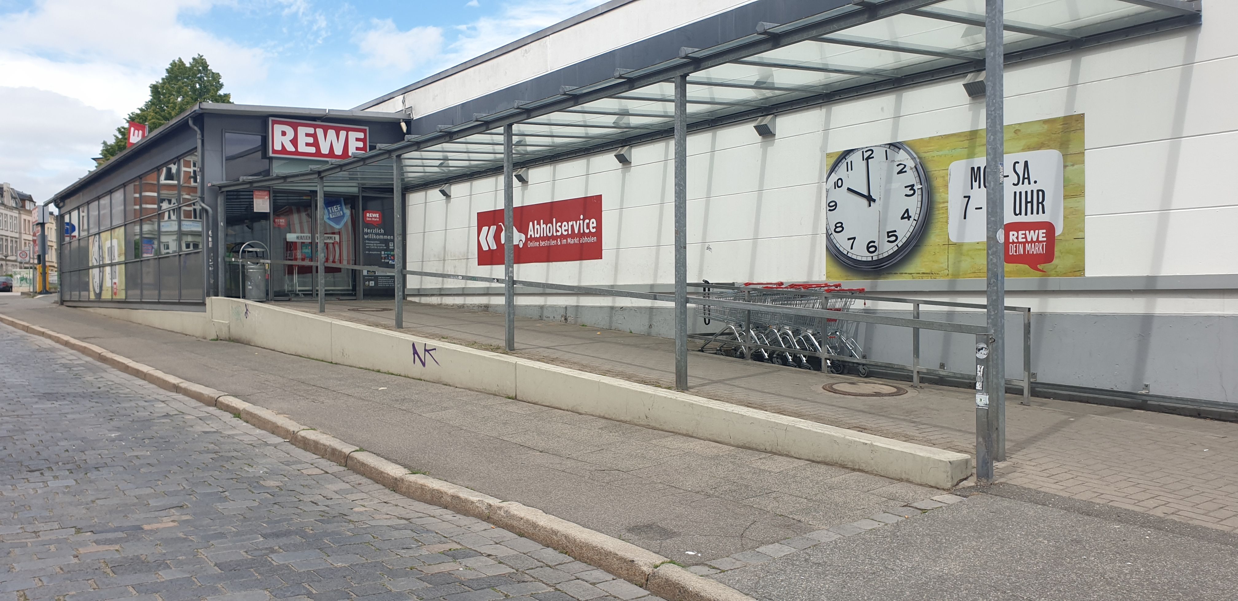 Rewe - low to high ledge image